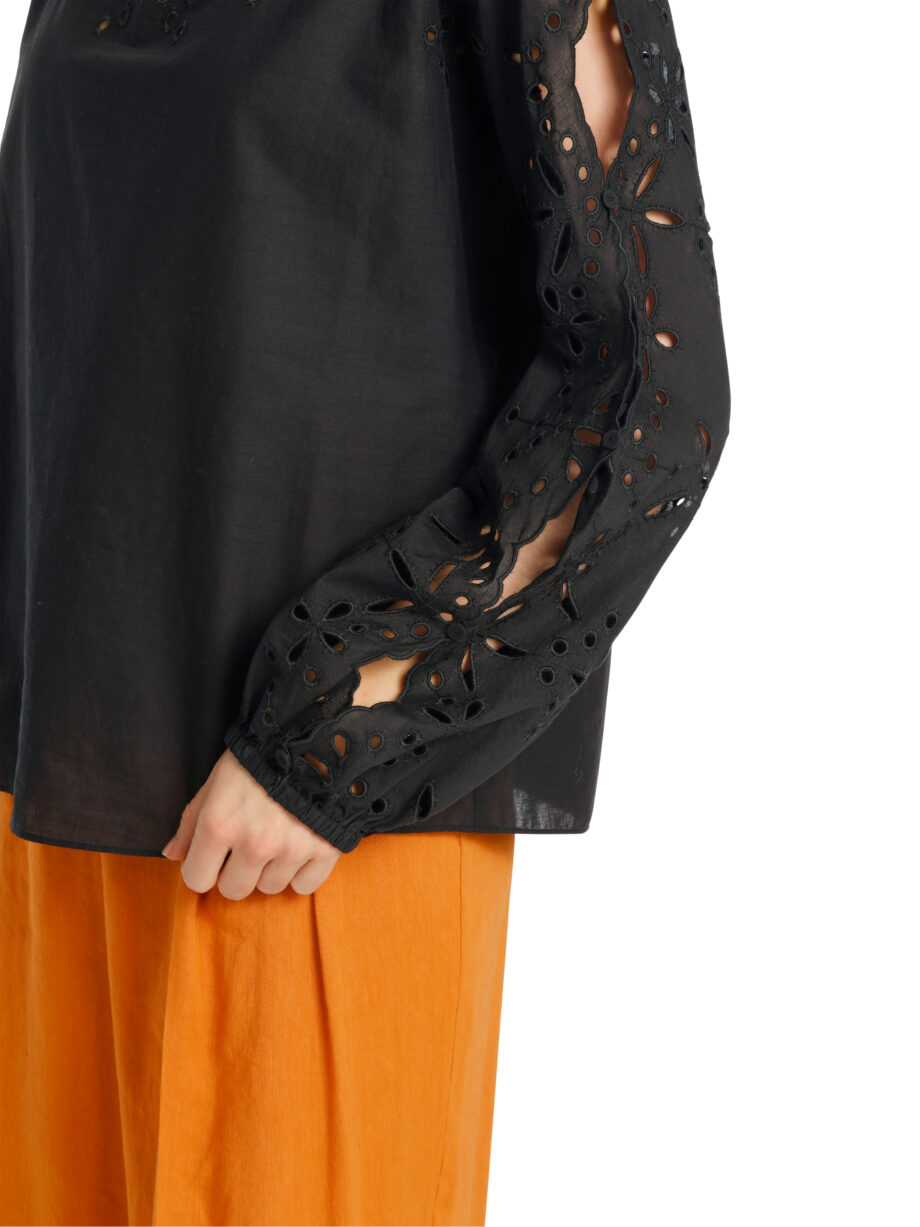 Marc Cain - Spitzenbluse in A-Shape