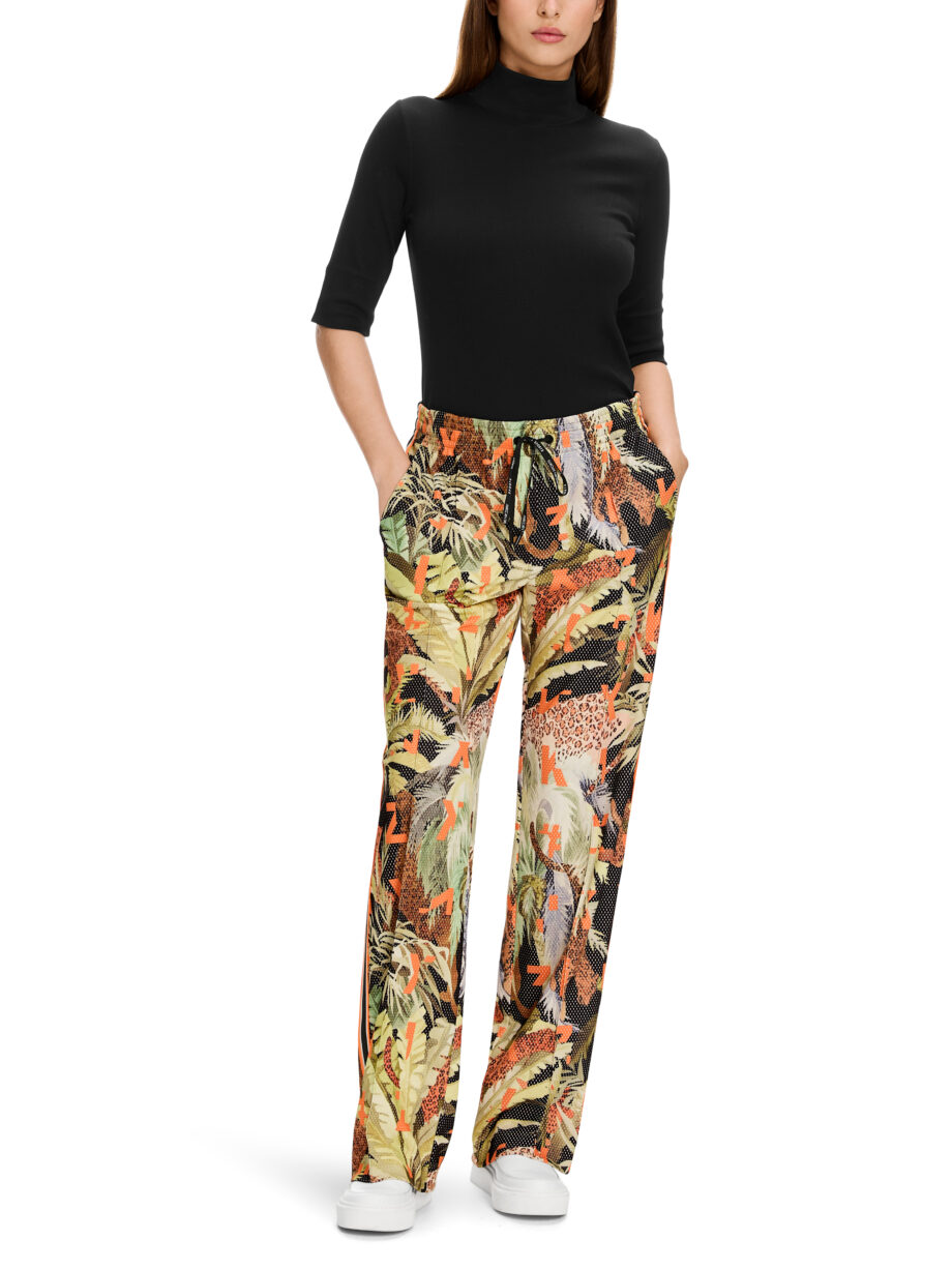 Marc Cain - Kurzes T-Shirt mit Turtle-Neck